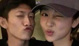 娱乐圈爆料两个人,神秘情侣恋情曝光，甜蜜互动引网友热议